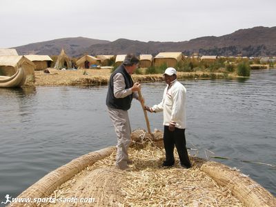 Photo de totora avec son pilote rameur